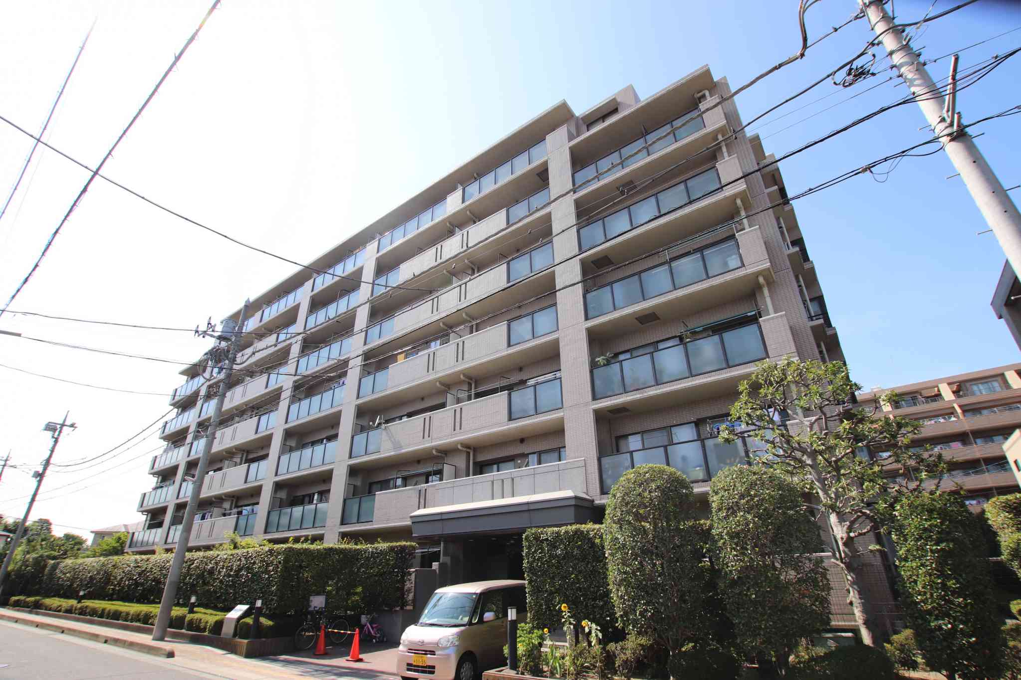 役所、買物施設、文化施設が徒歩圏の閑静な立地。将来にわたって所有する価値を維持し続けてくれます